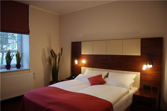 Adena Hotel