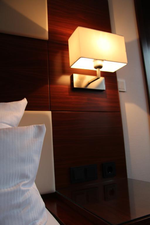 Hotel Adena