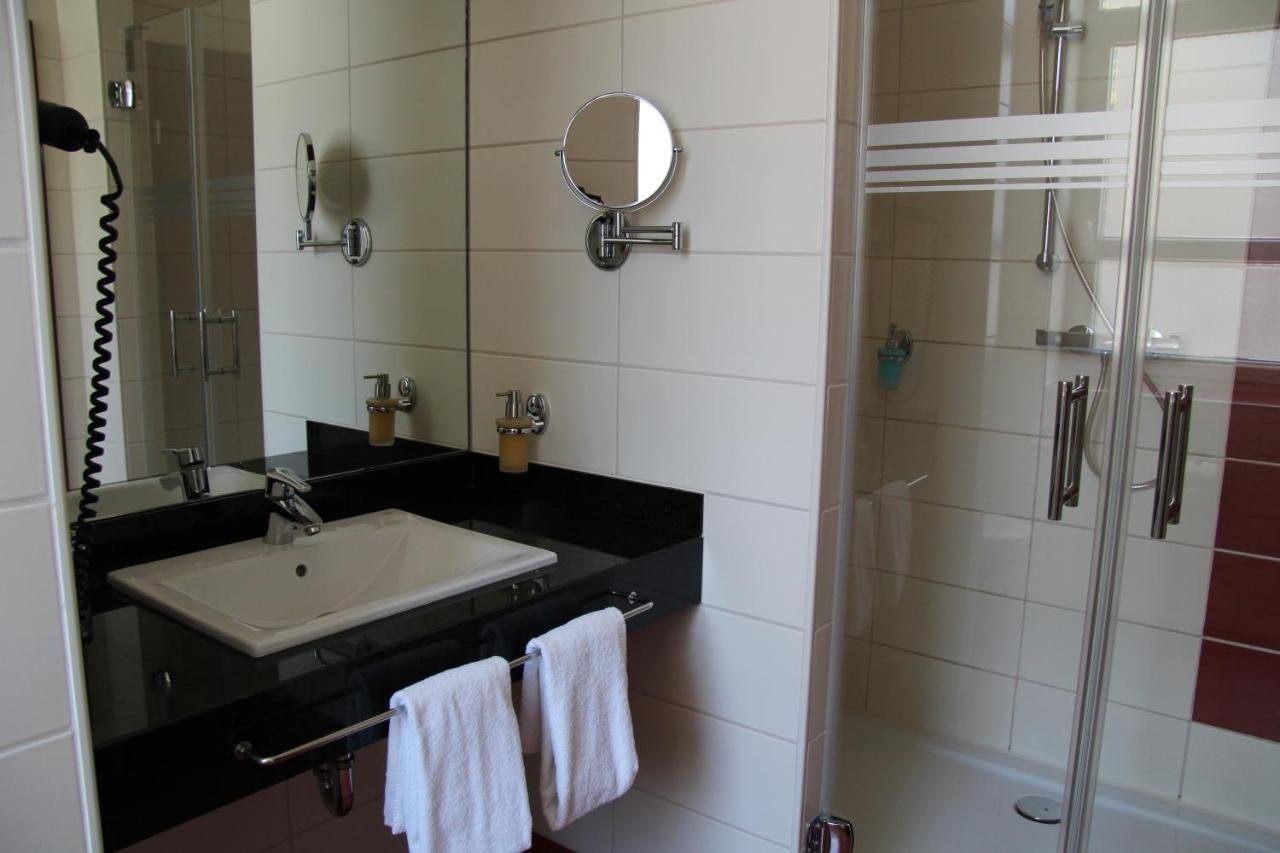 Adena Hotel 2*